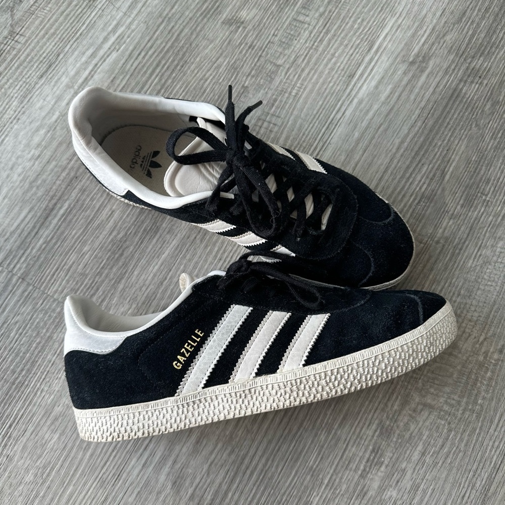 Adidas  Gazelle Black White Sneakers Sz 5 fits like 6.5